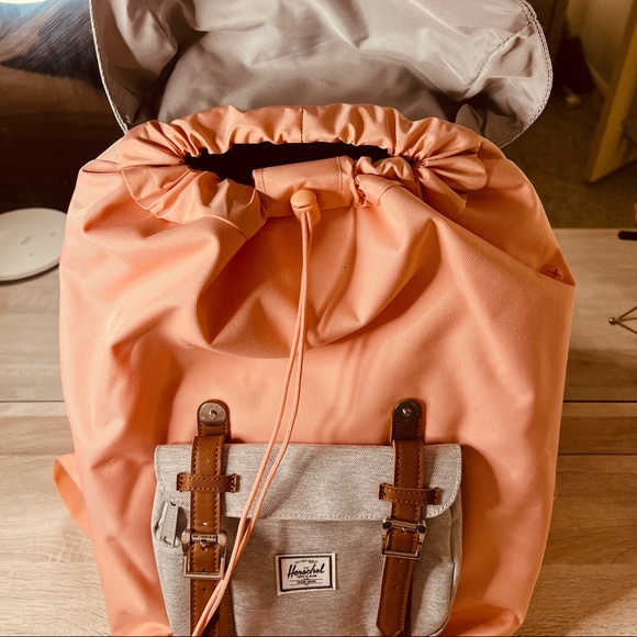 Hershel Little America Laptop Backpack Mid-Volume 17.0L in Pink, Gray, and Brown - Picture 3 of 6